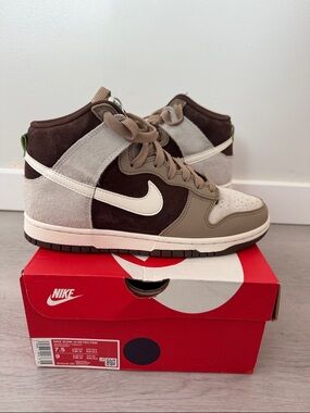 Nike Dunk Hi Retro PRM Sneaker in Brown, Cream & Taupe